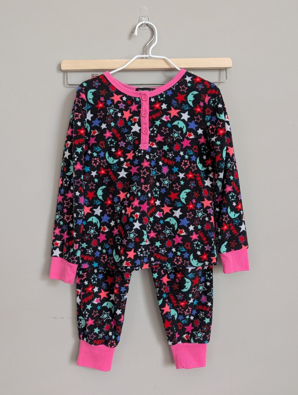 3/$15 - Cuddl Duds Black Star Fleece Two Piece Pajama Size XS 4-5